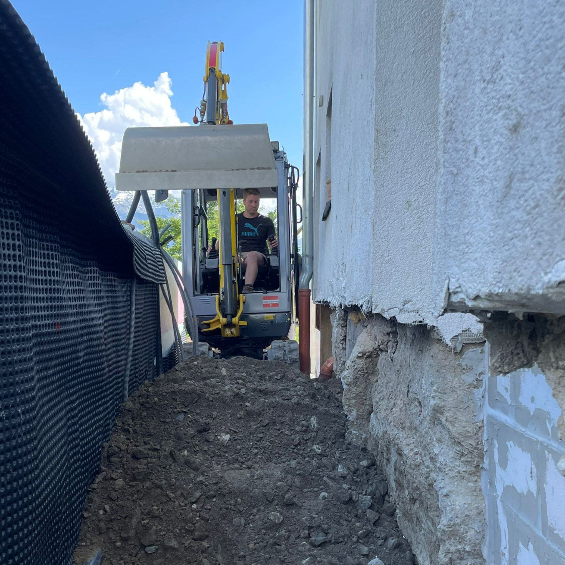 Kettenbagger im Einsatz beim Leitungsbau