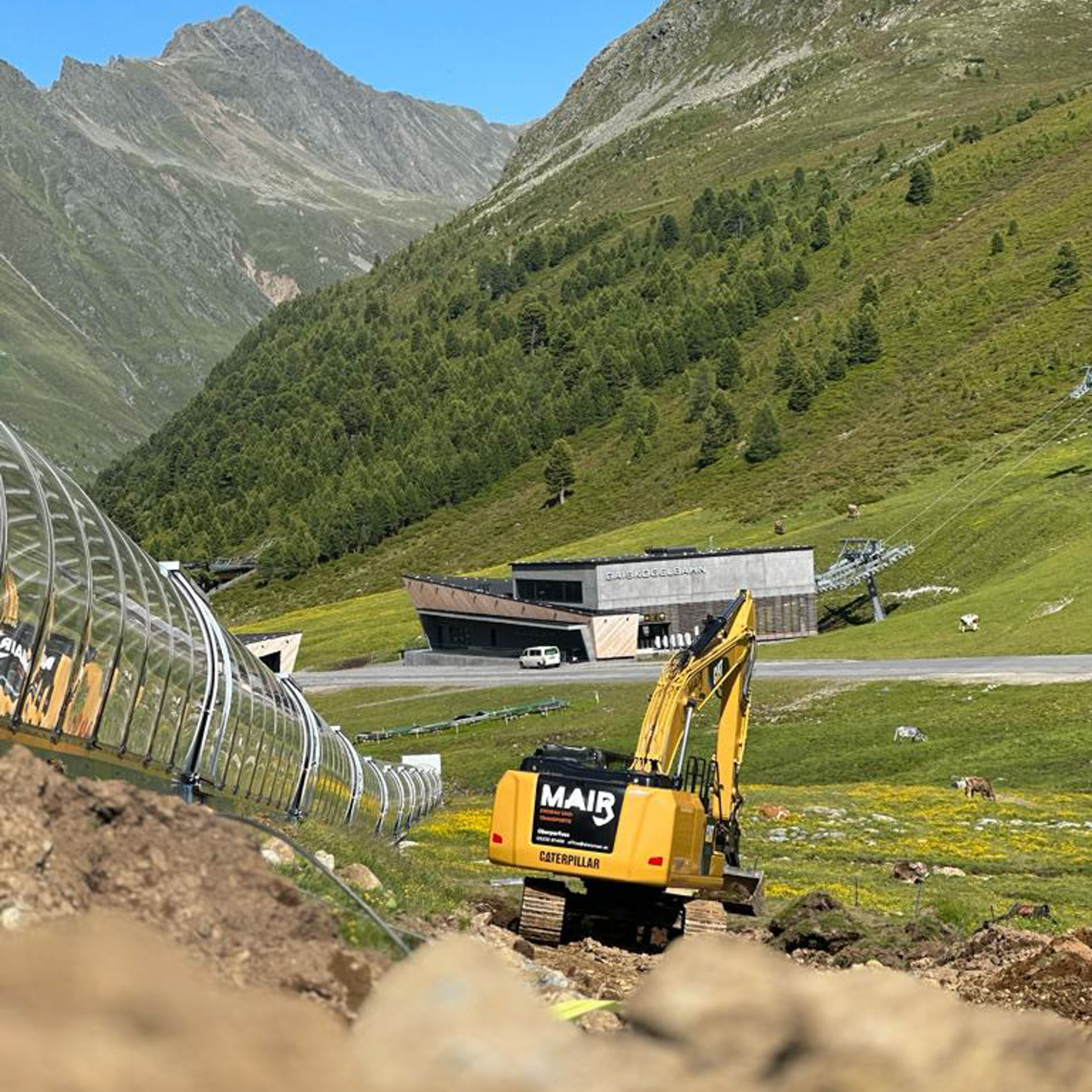Kettenbagger beim Leitungsbau in Kühtai