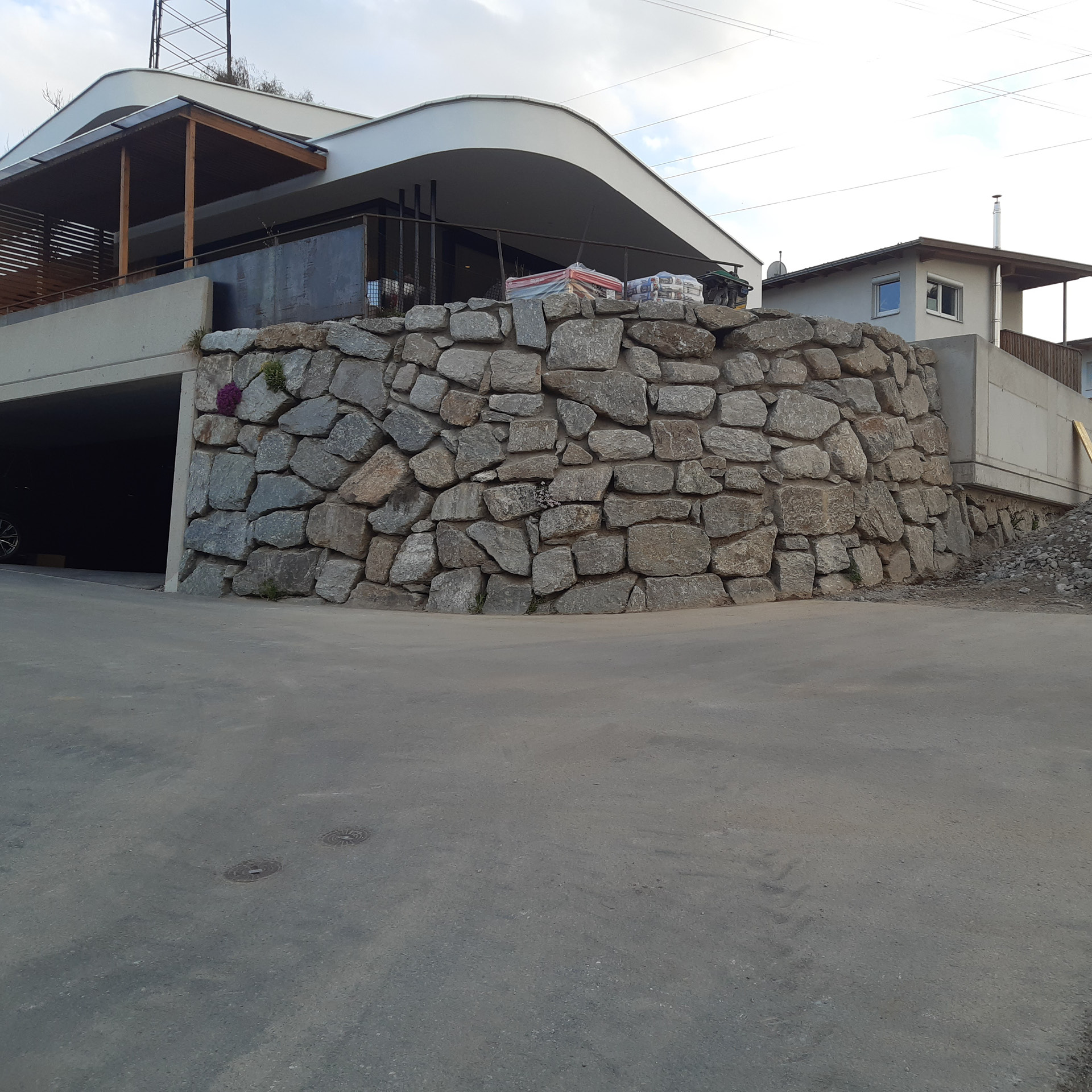 Steinschlichtungen bei einem Privathaus