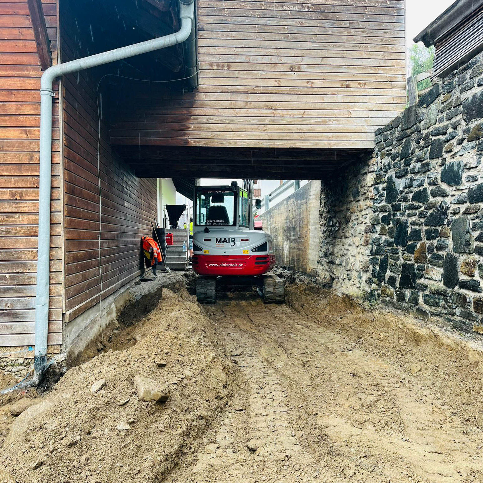 Kettenbagger im Einsatz vom Wegbau