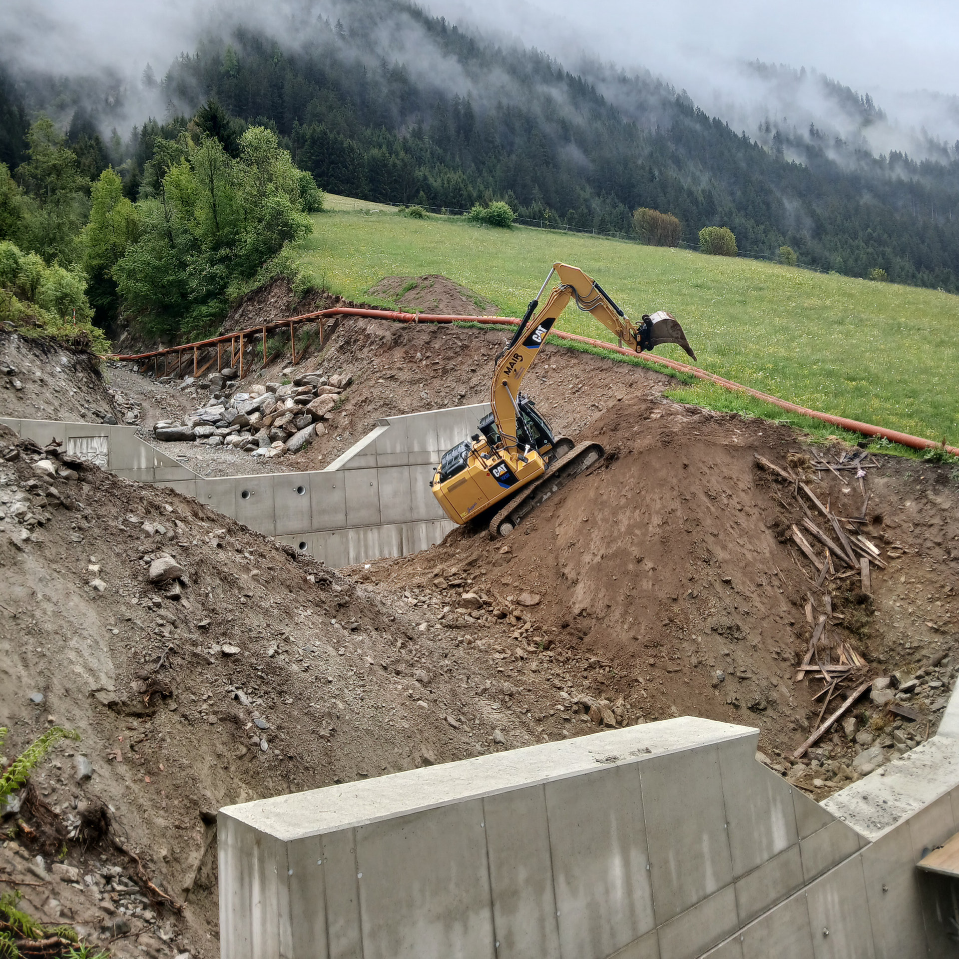 aloismair-wildbachverbauung7 Kettenbagger im Einsatz für die Wildbachverbauung