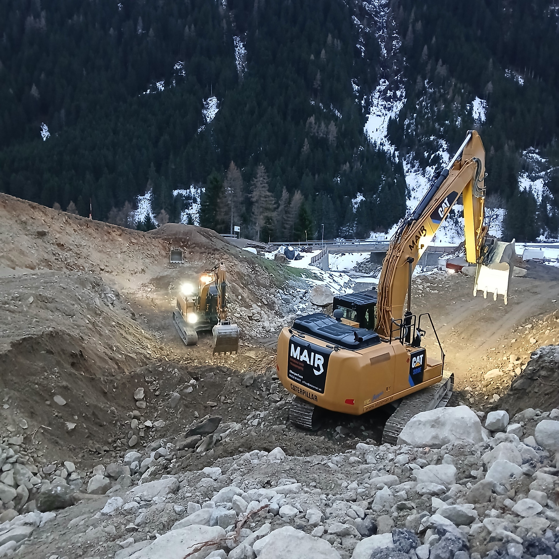 aloismair-wildbachverbauung8 Zwei Kettenbagger beim Freiräumen für die Wildbachverbauung